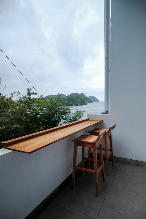 Hotel Escape Bajo Labuan Bajo Esterno foto