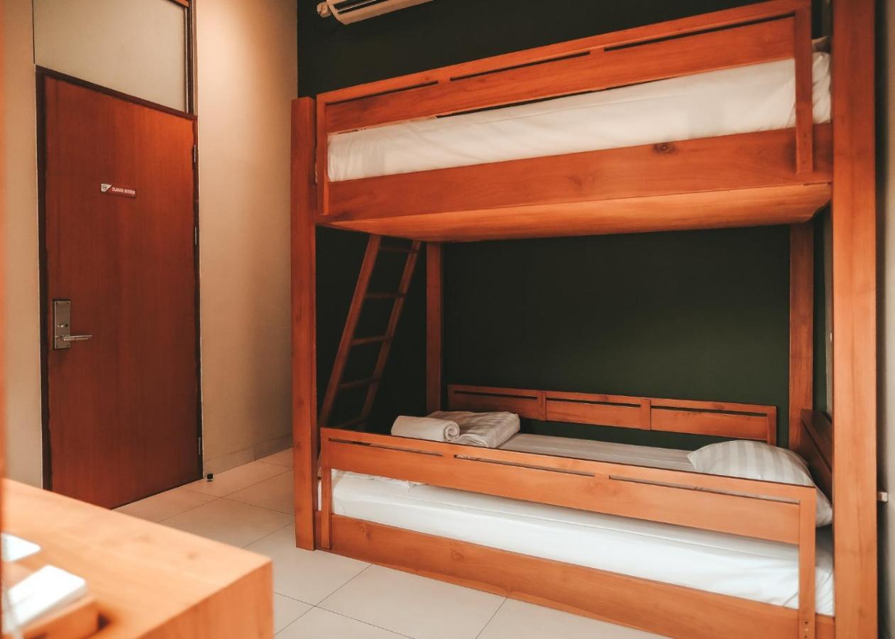 Hotel Escape Bajo Labuan Bajo Esterno foto