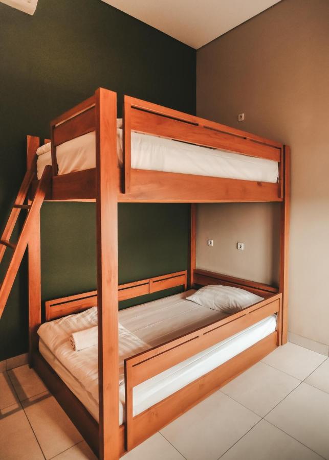 Hotel Escape Bajo Labuan Bajo Esterno foto