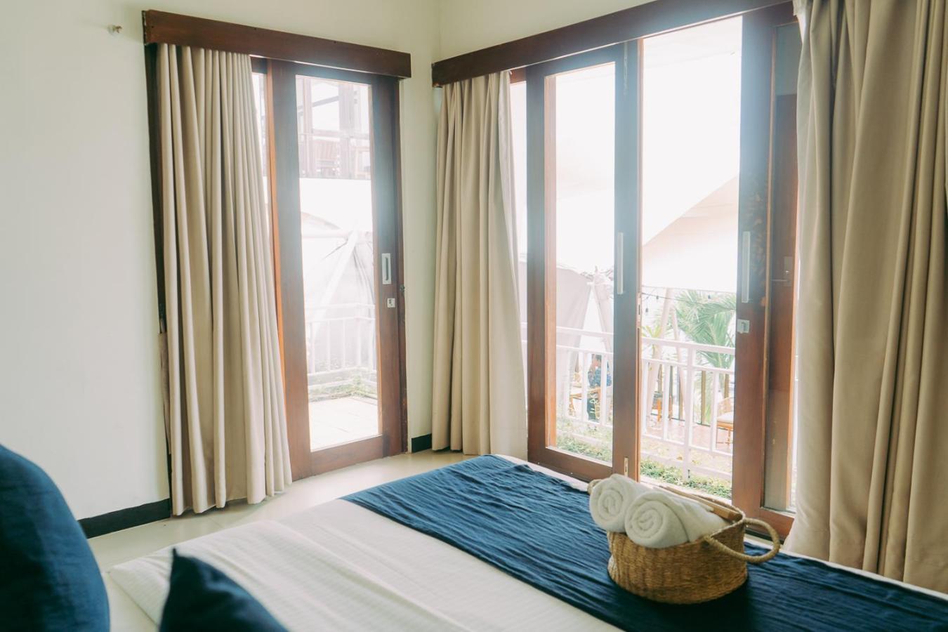Hotel Escape Bajo Labuan Bajo Esterno foto