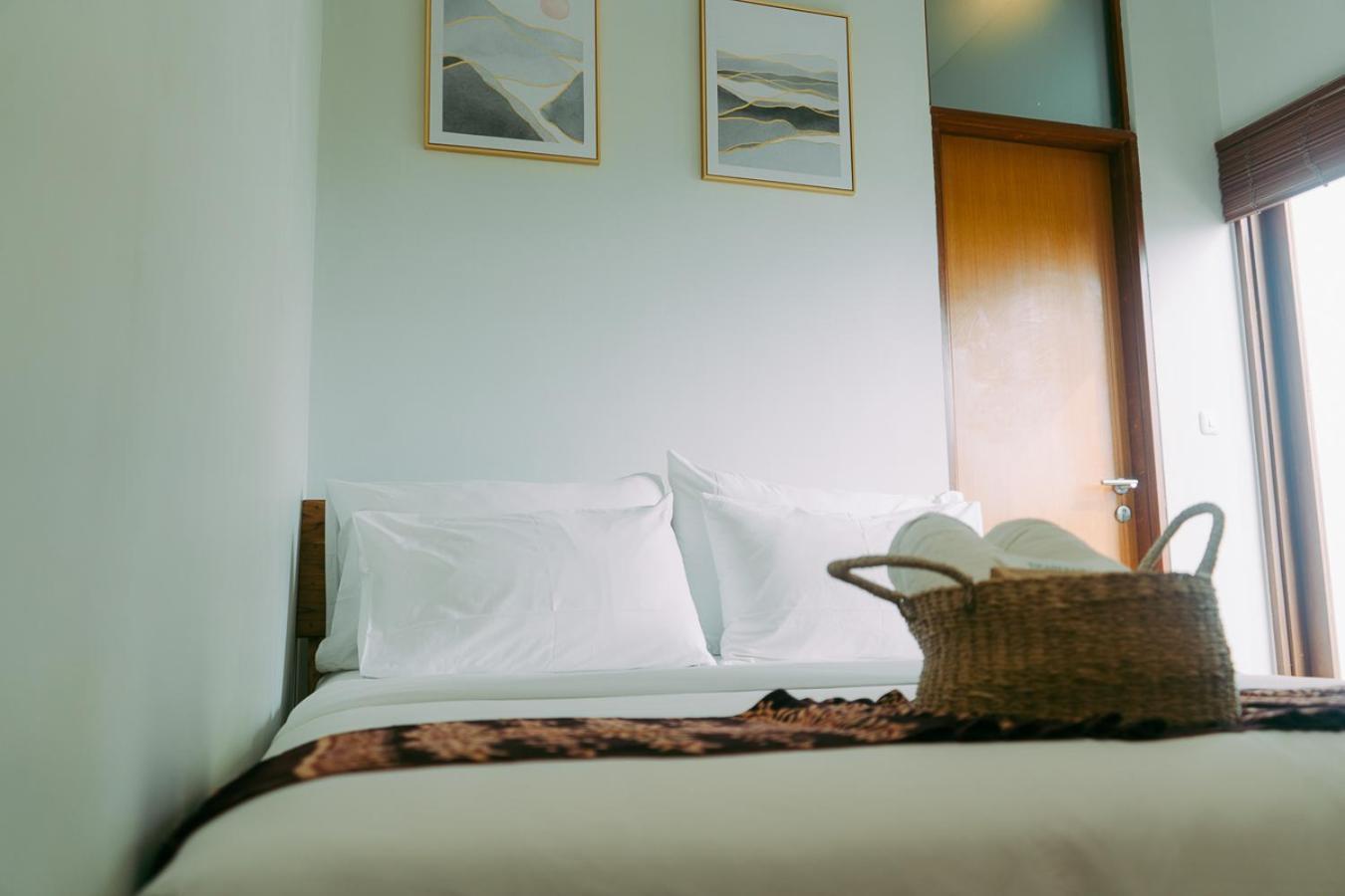 Hotel Escape Bajo Labuan Bajo Esterno foto