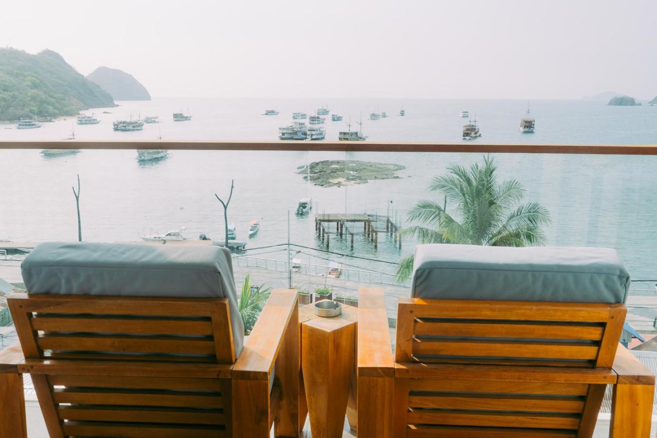 Hotel Escape Bajo Labuan Bajo Esterno foto