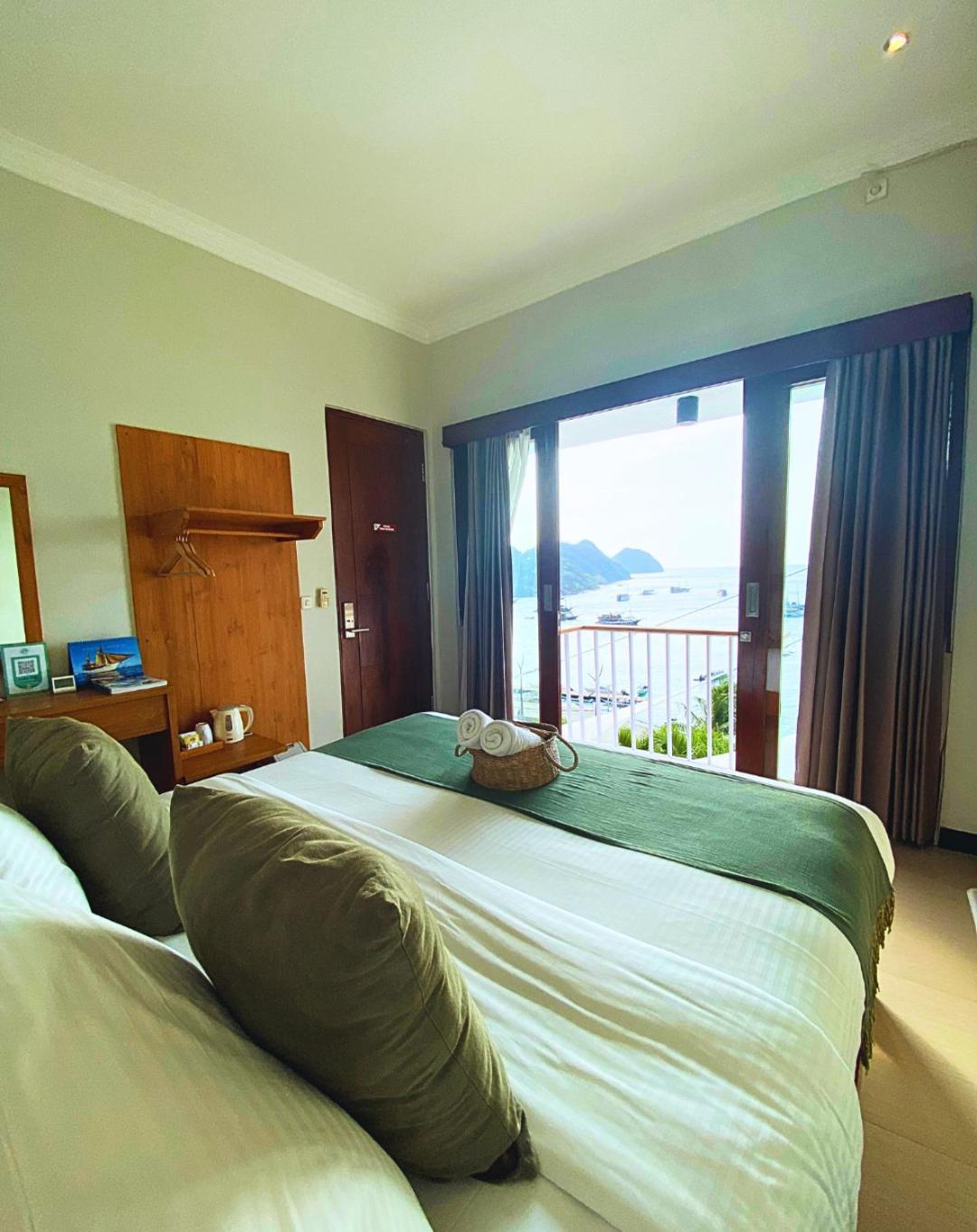 Hotel Escape Bajo Labuan Bajo Esterno foto